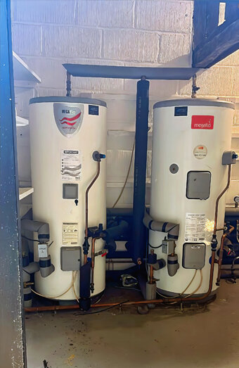 https://northperthhotwater.com.au/uploads/2025/06/electric-hot-water-system-10198.jpg