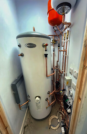 https://northperthhotwater.com.au/uploads/2025/06/gas-hot-water-system-11703.jpg